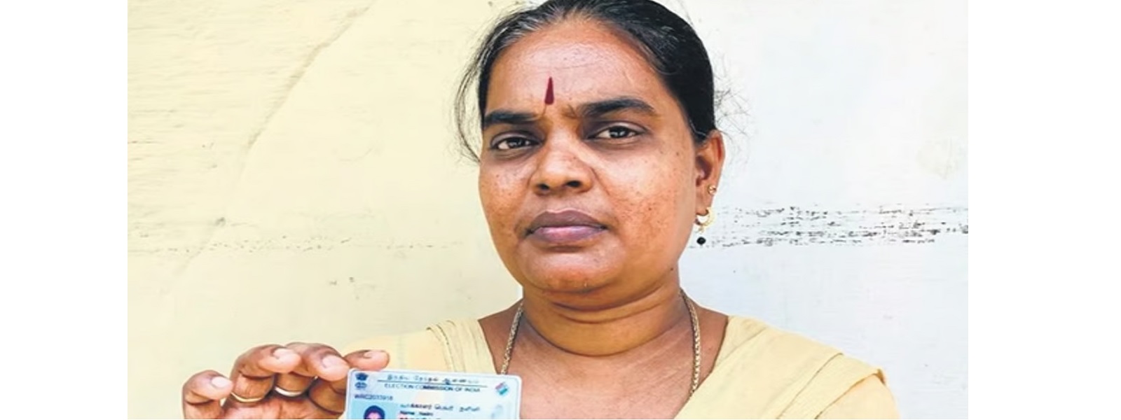 மக்களவைத் தேர்தலில் வாக்களிக்கவுள்ள இலங்கை பெண்